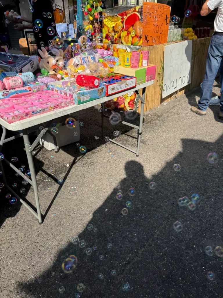 בועות סבון ודוכן צעצועים שו הכרמל
