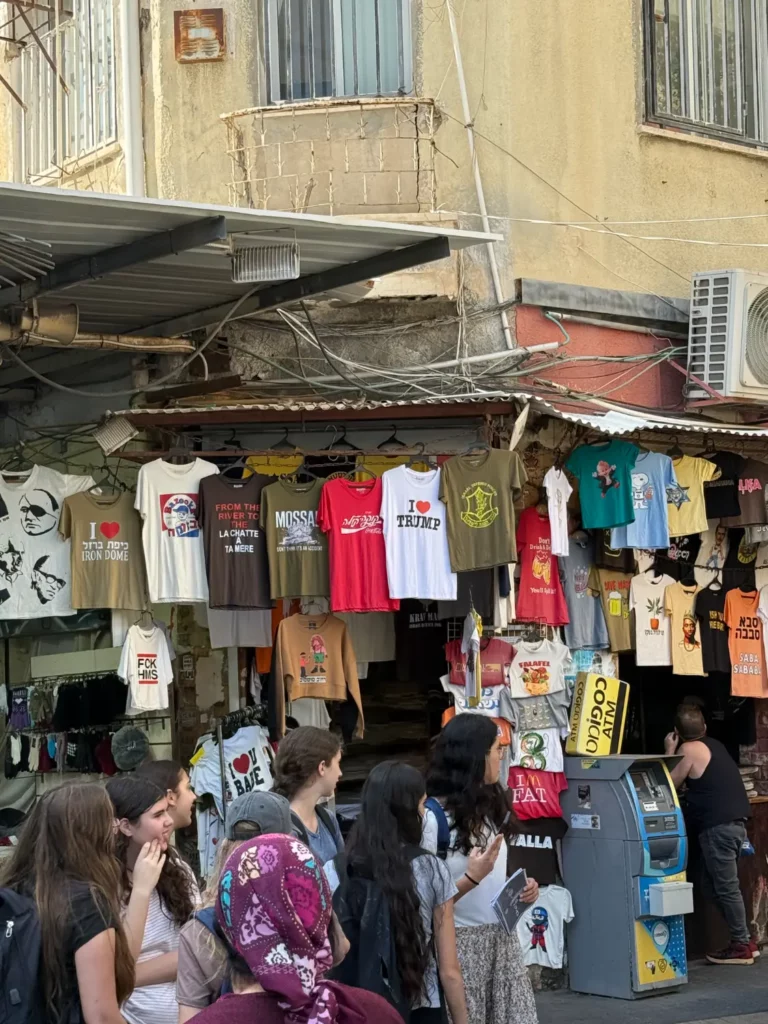 חנות חולצות מודפסות שוק הכרמל