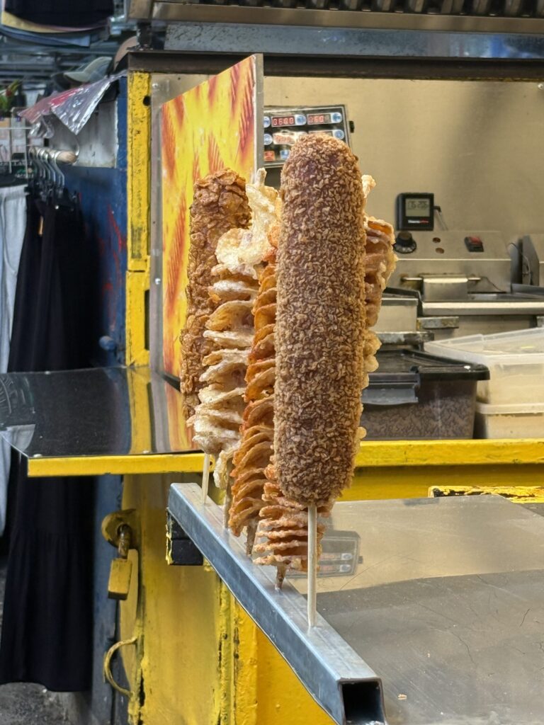 צ'יפס על מקל בשוק הכרמל