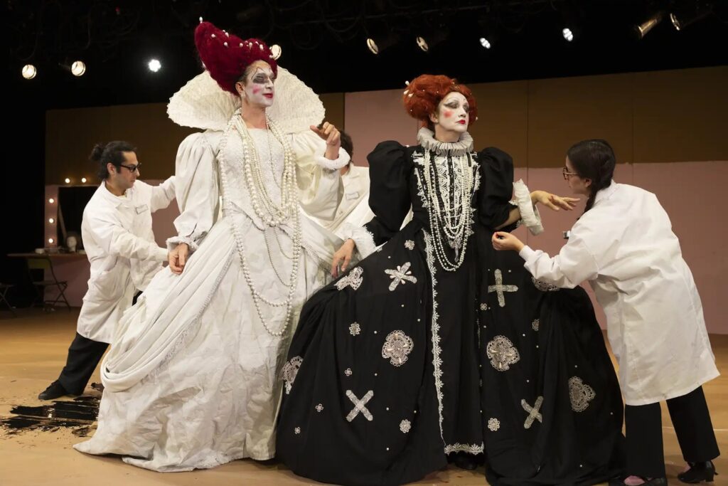 סצנה מתוך Bloody Mary בתיאטרון גשר / A scene from Bloody Mary at Gesher Theatre