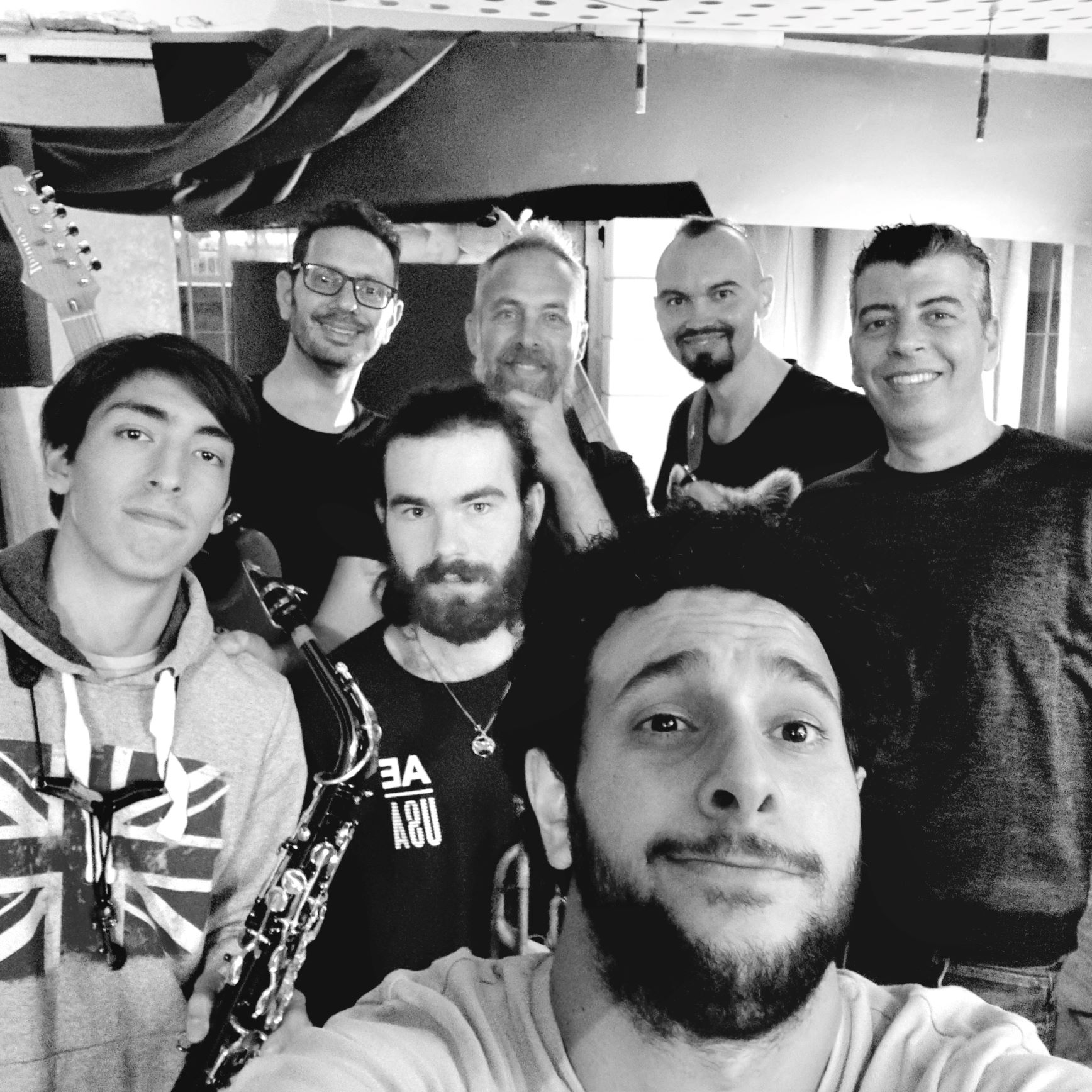 חברי Funklub Band בתמונה קבוצתית